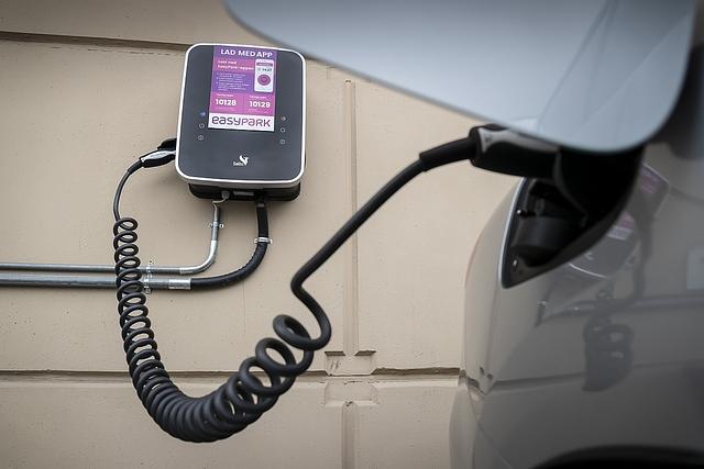 Bei einer 7,4 kW-Wallbox beträgt die Ladezeit rund elf Stunden