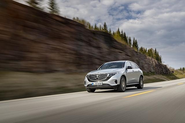 Nach 5,1 Sekunden erreicht der Mercedes EQC 400 4Matic Landstraßentempo