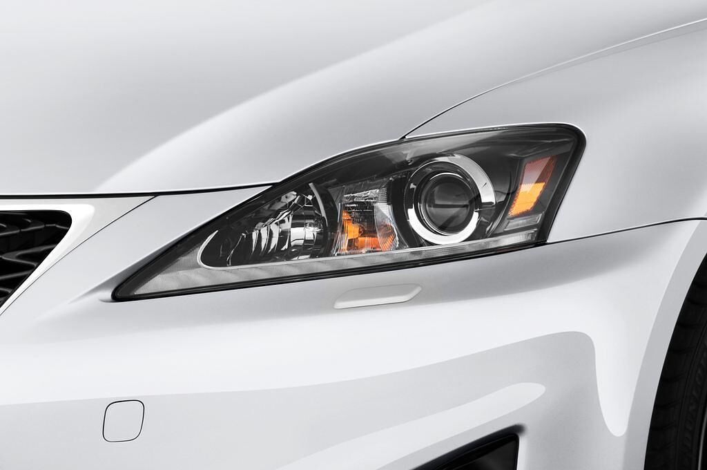 Lexus IS (Baujahr 2012) Executive Line 4 Türen Scheinwerfer
