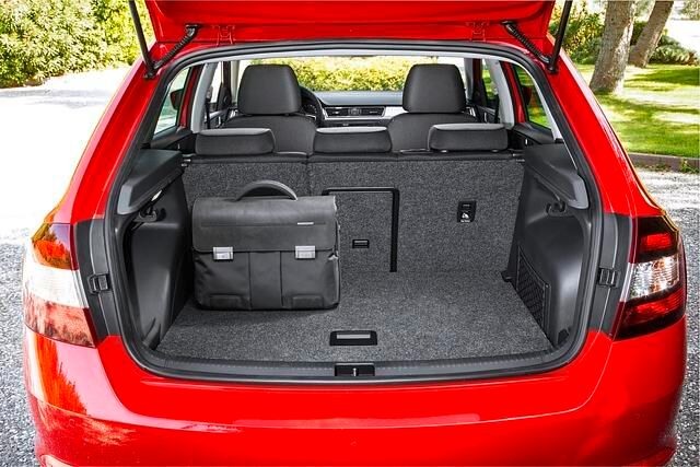 Im Kofferraum hat der Skoda Rapid Spaceback Platz wie ein Kombi