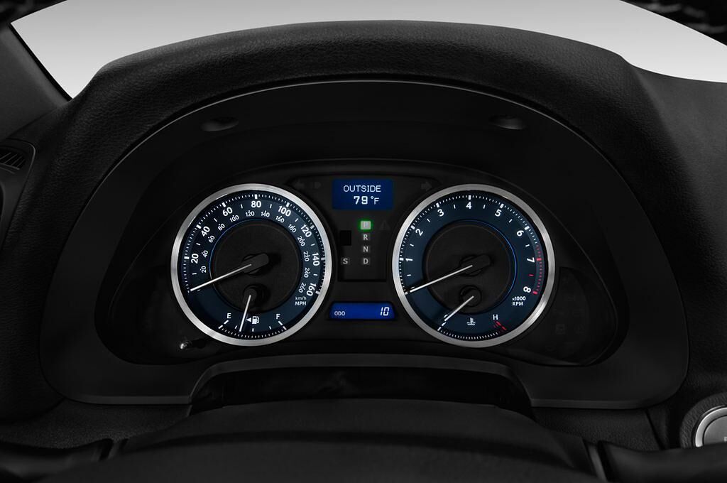 Lexus IS (Baujahr 2012) Executive Line 4 Türen Tacho und Fahrerinstrumente