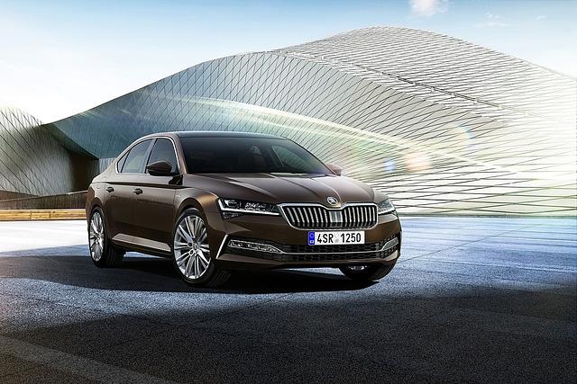 Der Skoda Superb 2019 bekommt als erste Skoda Voll-LED Matrix Licht
