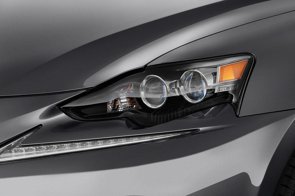 Lexus IS (Baujahr 2013) - 4 Türen Scheinwerfer