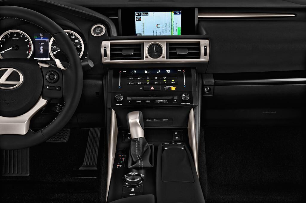 Lexus IS (Baujahr 2013) - 4 Türen Mittelkonsole
