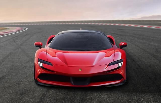 Hypercar Ferrari SF90 - Vier Motoren, 1.000 PS