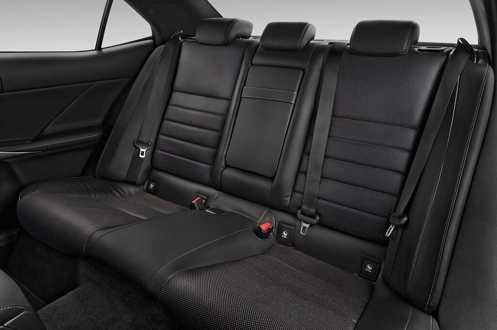 Lexus IS (Baujahr 2015) 2.5 300H F-Sport Automatik 4 Türen Rücksitze