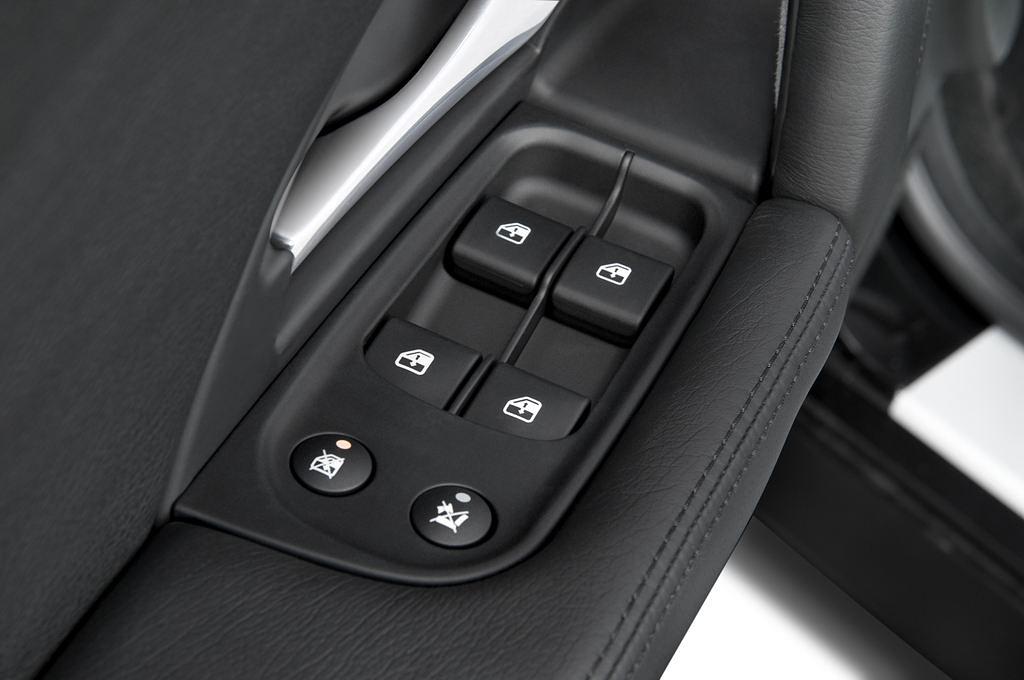 Maserati Quattroporte (Baujahr 2010) - 4 Türen Bedienungselemente Tür