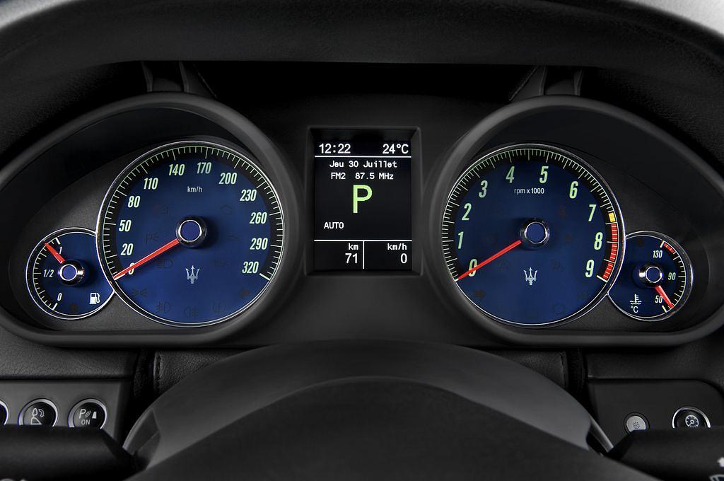 Maserati Quattroporte (Baujahr 2010) - 4 Türen Tacho und Fahrerinstrumente
