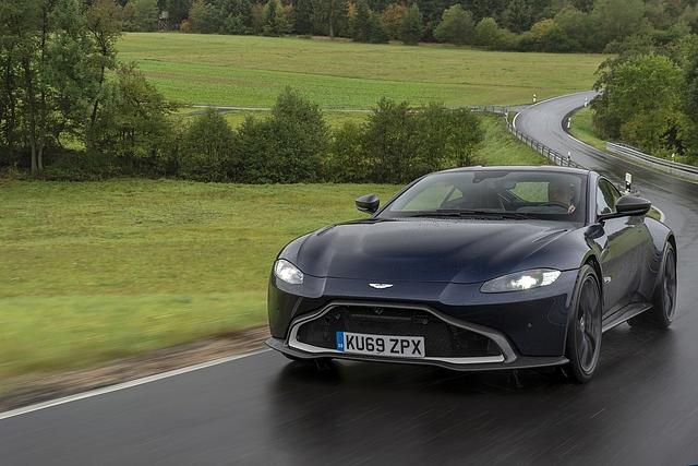 Der Aston Martin Vantage AMR ist um 95 Kilogramm leichter als der Standard-Vantage