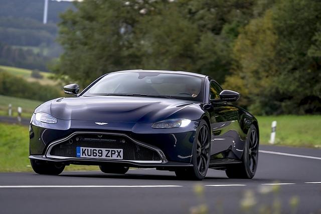 Der Aston Martin Vantage AMR schafft 322 km/h Höchstgeschwindigkeit