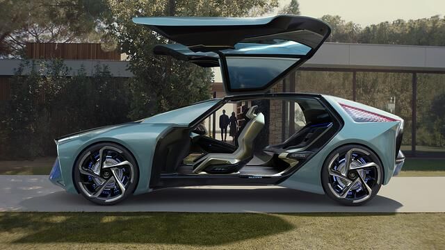 Der batterieelektrische Flügeltürer fährt bis zu 200 km/h schnell