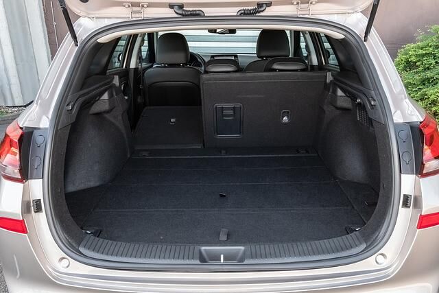 Mit Platz für 1.650 Liter Gepäck geht der Hyundai i30 auf Tuchfühlung mit einem Mittelklassekombi