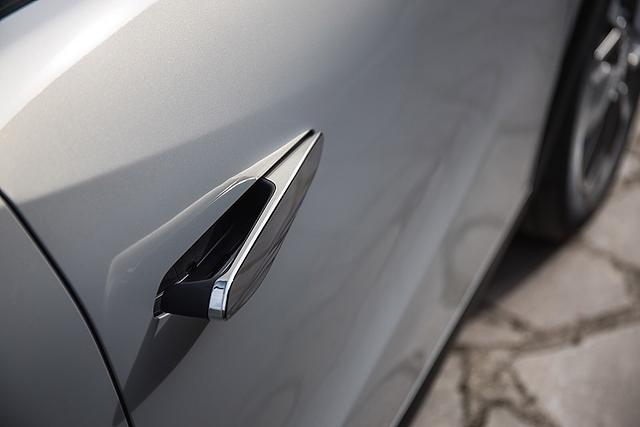 Die Türgriffe am DS 3 Crossback E-Tense sind versenkbar