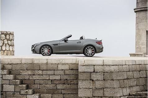 Mercedes AMG SLC 43 - das Dach öffnet nunmehr auch bei langsamer Fahrt