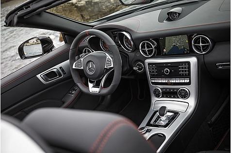 Der Innenraum des Mercedes AMG SLC 43