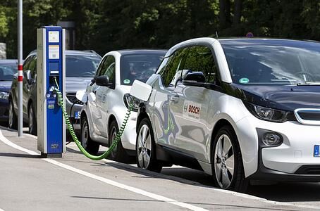 Globaler E-Automarkt rückläufig - Die erste Delle seit fünf Jahren