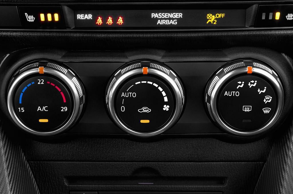 Mazda CX-3 (Baujahr 2015) Sports-Line 5 Türen Temperatur und Klimaanlage