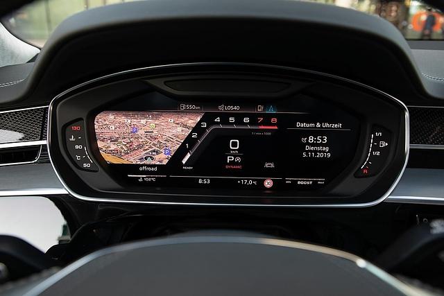 Die Ansicht im Kombiinstrument lässt sich beim Audi S8 verändern