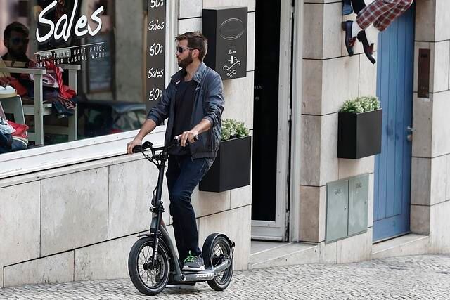 Ratgeber E-Roller-Kauf - Kleine Stromer, große Vielfalt
