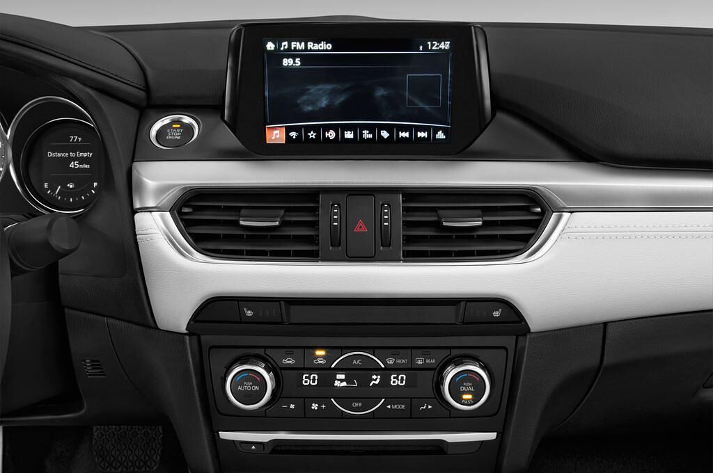 Mazda Mazda6 (Baujahr 2015) Sports-Line 4 Türen Radio und Infotainmentsystem