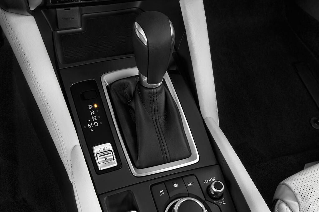 Mazda Mazda6 (Baujahr 2015) Sports-Line 4 Türen Schalthebel