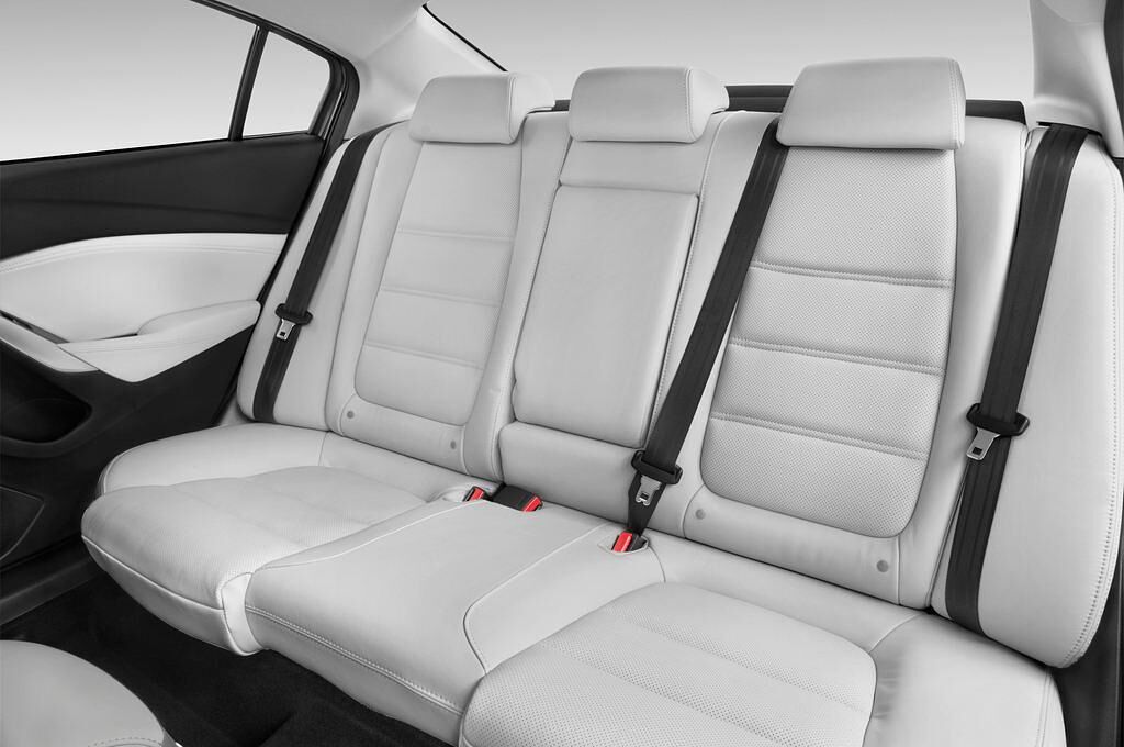 Mazda Mazda6 (Baujahr 2015) Sports-Line 4 Türen Rücksitze