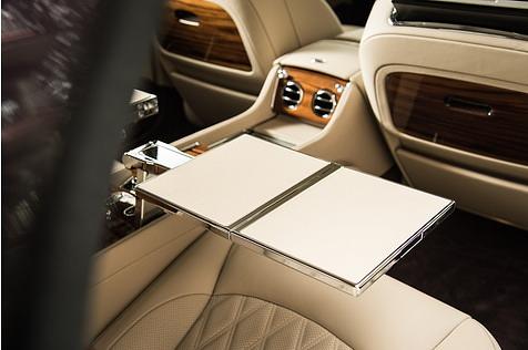 Bentley Mulsanne EWB - mit ausklappbaren Tischen