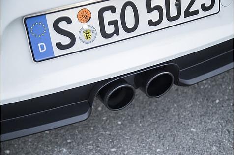 Die Auspuffrohre sind mittig
