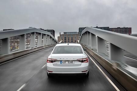 Fahrbericht: Skoda Superb iV  - So sparsam fährt ein Plug-in-Hybrid