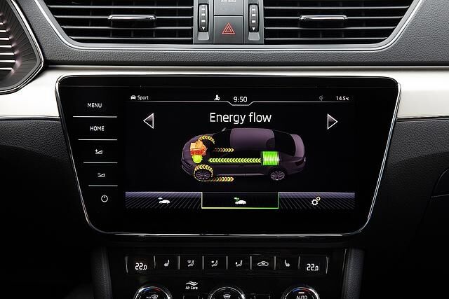 Öko-Kino: Der Bildschirm im Skoda Superb iV zeigt an, wie gerade der Antrieb funktioniert