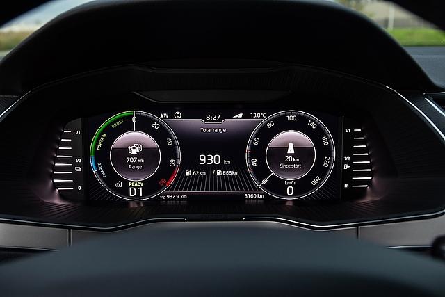 Das (optionale) digitale Kombiinstrument im Skoda Superb iV 2019