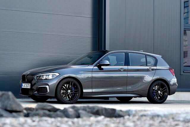 Im Alltag etwas praktischer ist der BMW 1er als Fünftürer