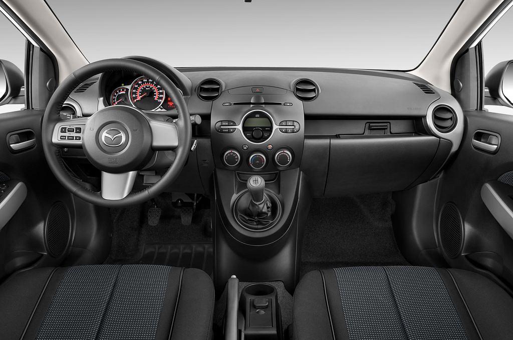 Mazda Mazda2 (Baujahr 2009) Dynamic 5 Türen Cockpit und Innenraum