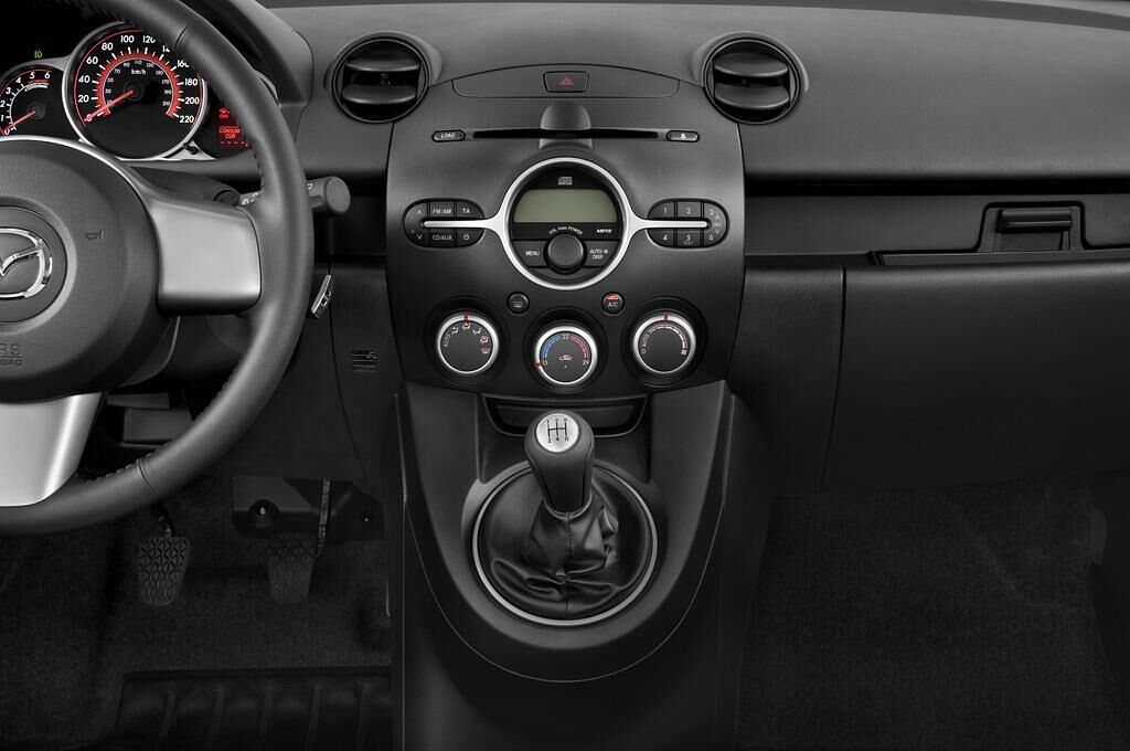 Mazda Mazda2 (Baujahr 2009) Dynamic 5 Türen Mittelkonsole