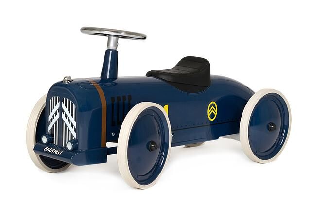 Das Rutschauto Rosalie setzt auf Vintage-Look