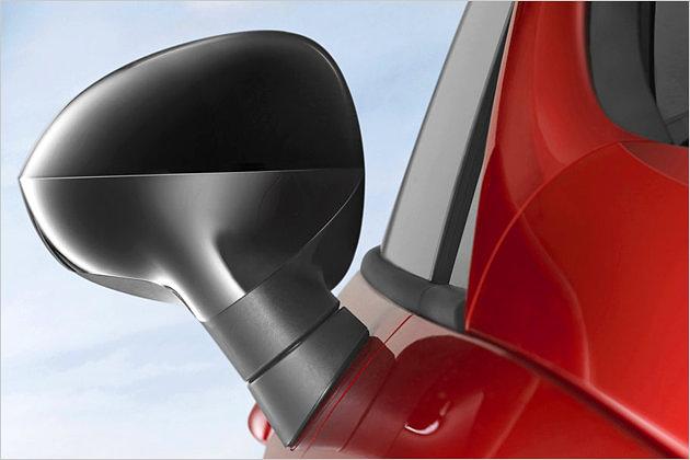 Die glänzend schwarz lackierten Außenspiegel setzen einen klaren Kontrast zur Lackierung des Cupra
