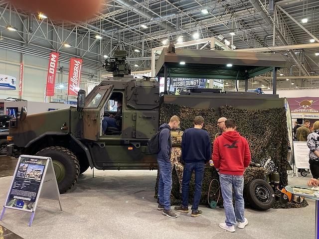Bundeswehr hat einen 12.600 Kilogramm schweren Dingo 2 GSI mit an die Ruhrpott-Metropole gebracht