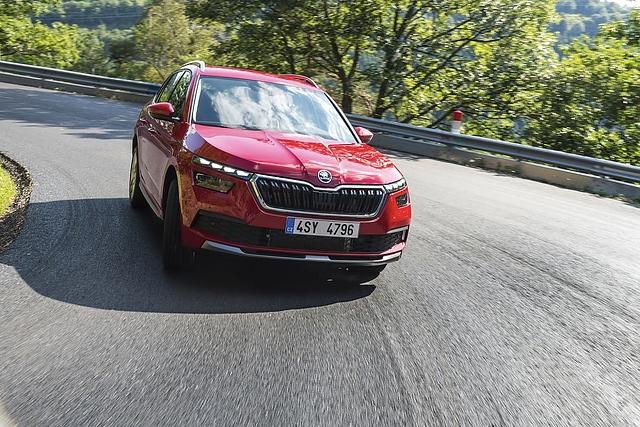 Mit dem Skoda Kamiq geht es auch einigermaßen flott um die Kurven