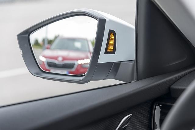 Der VW-Konzerntechnik sei Dank: Beim Kamiq gibt es auch einen Toter-Winkel-Assistenten