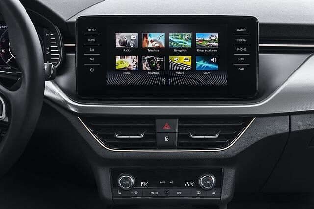 Die Bedienung des 10,2 Zoll Touchscreens ist eingängig