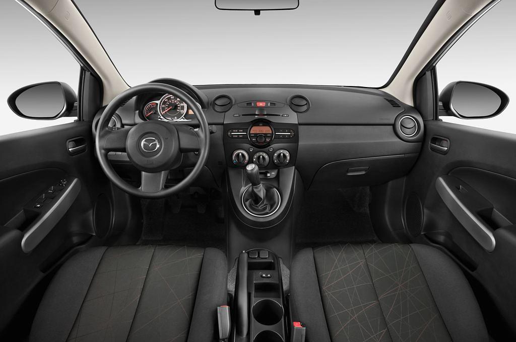Mazda Mazda2 (Baujahr 2011) Center-Line 5 Türen Cockpit und Innenraum