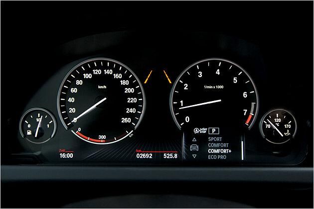 Die Fahrzeugparameter lassen sich von sportlich über komfortabel bis hin zu verbrauchsoptimiert einstellen
