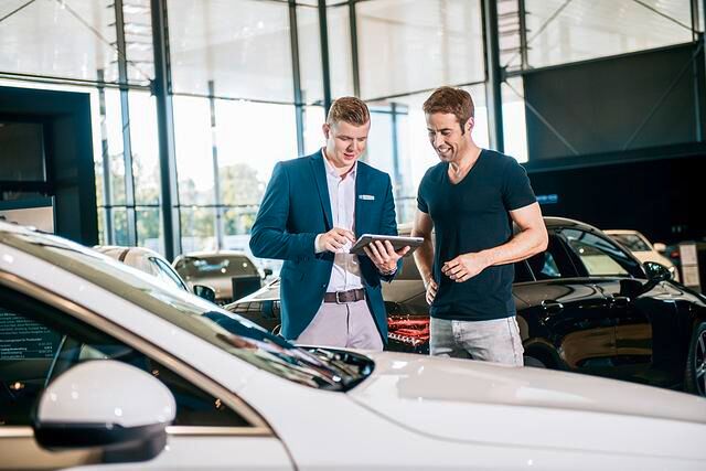 Die Me-App, die es aktuell schon in den Smartphone-Appstores gibt, die aber bis zum Jahresende rundum erneuert wird, soll zum zentralen Dreh-und-Angelpunkt werden