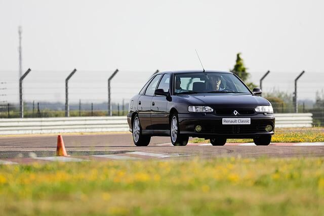 Die Nobellimousine Safrane (französisch für das gelbe Gewürz „Safran“)sollte die Besserverdiener aus der Mercedes E-Klasse und dem 5er-BMW locken