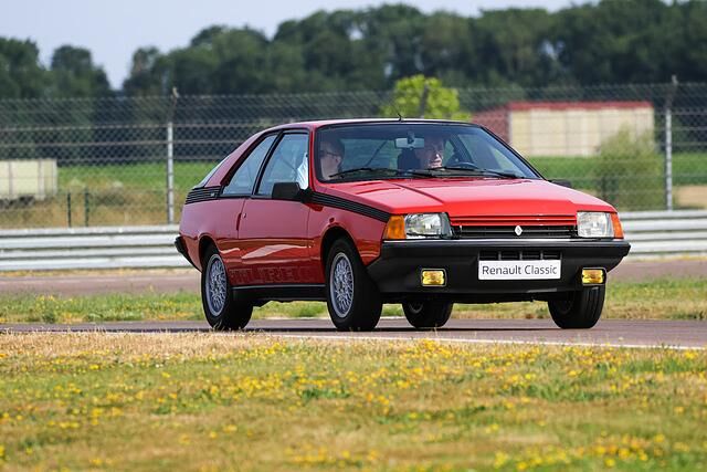 Der Fuego (spanisch für „Feuer“) war ein recht preisgünstiges Coupé, das ein wenig dem damaligen viel teureren Porsche 924 nachempfunden war 