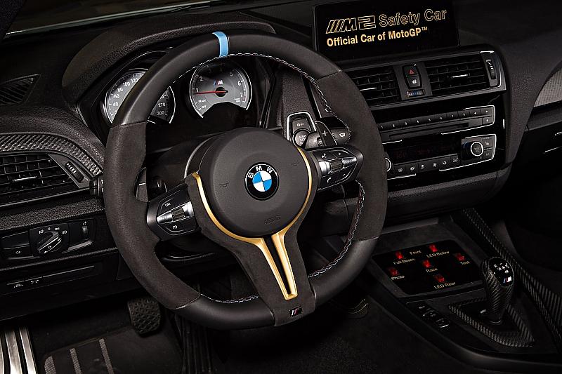 Das Cockpit des BMW M2 Safety Car Moto GP