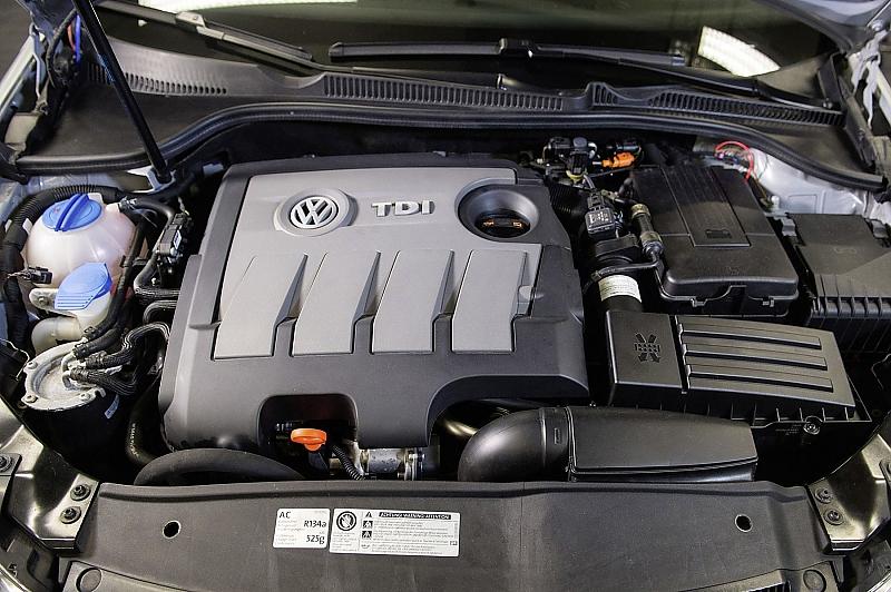 Beim 1,6 Liter Motor wird ein Strömungsgleichrichter im Ansaugtrakt eingesetzt.