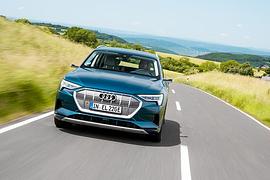 Audi e-tron 55 Langstreckentest - Nachts auf dem Parkplatz