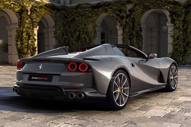 Die 800 PS des V12 werden allein auf die Hinterachse übertragen