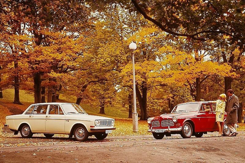 Volvo 144S links und Volvo P121S Amazon rechts im Jahr 1967